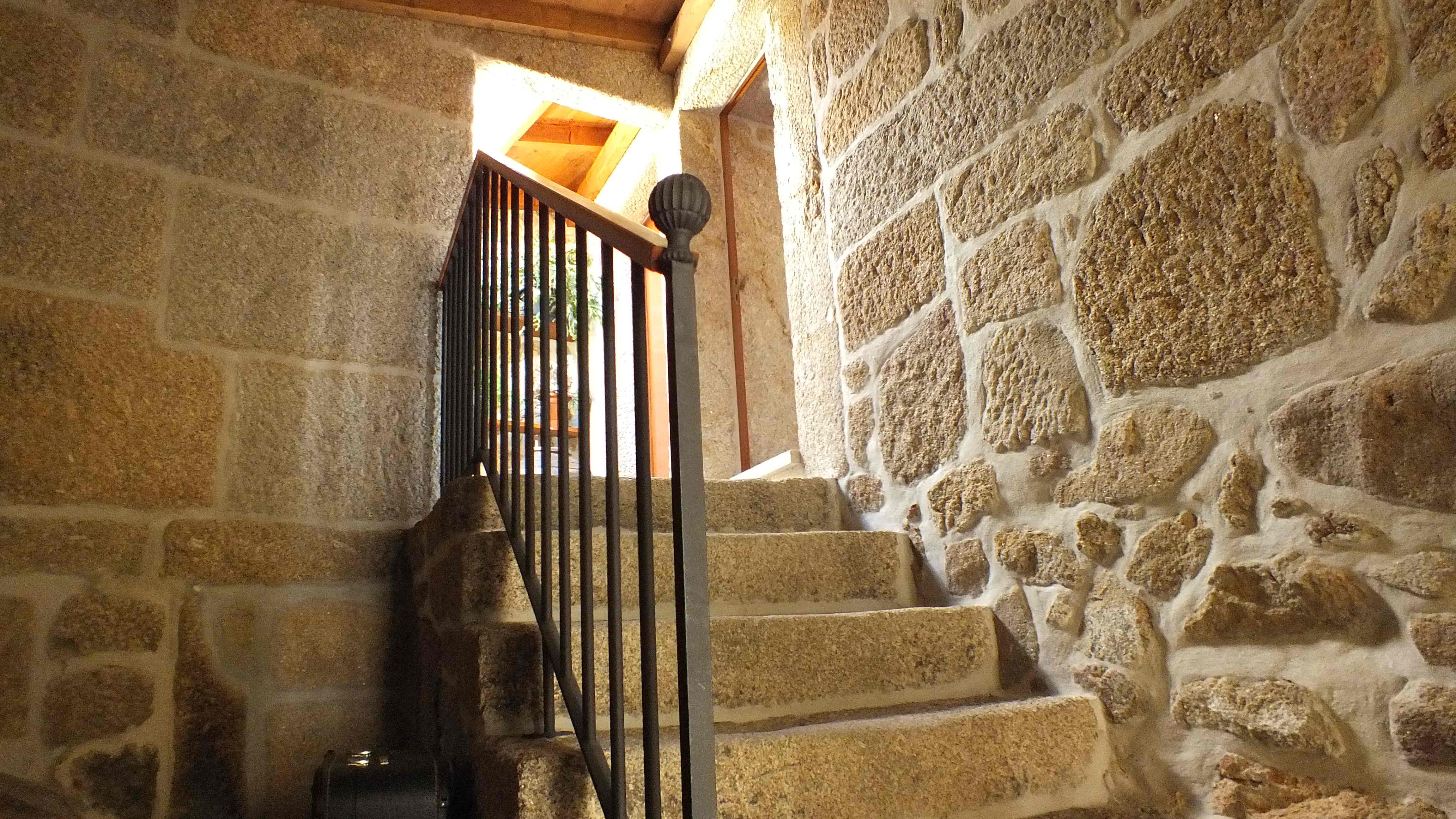  Escadaria de interior em excelente reconstrução e reabilitação. Excelente pormenor de construção. 